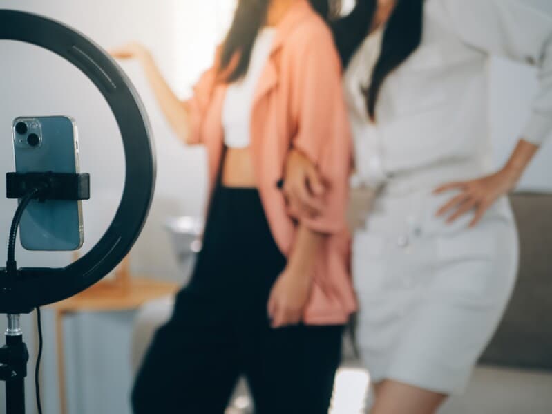 Projeto altera CLT para disciplinar uso da imagem de empregados. - Magnific