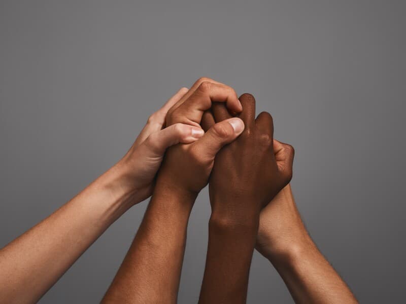 Proposta estabelece protocolo antirracista para empresas. - Magnific