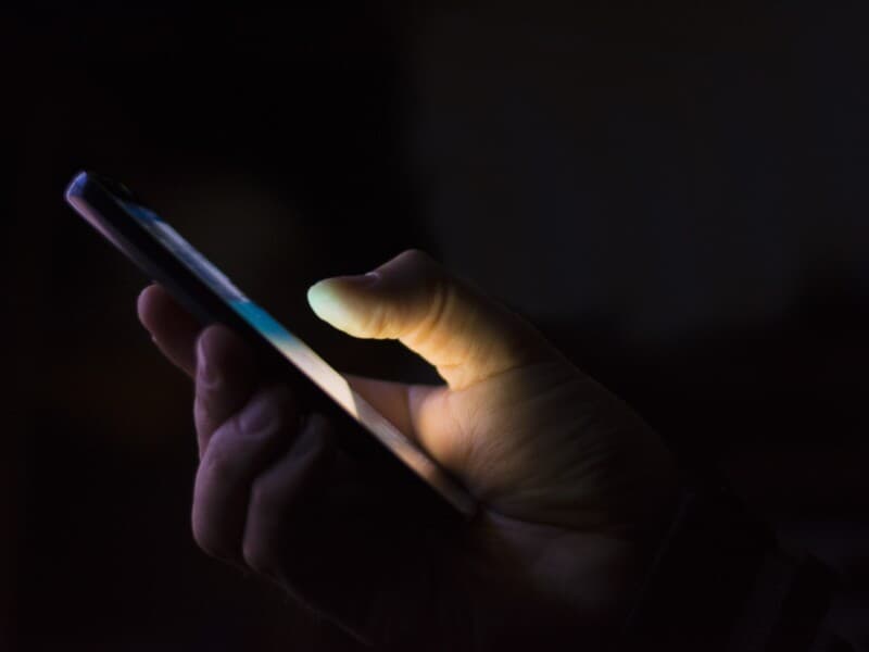 Câmara avança com projeto contra organizações criminosas digitais. - Magnific