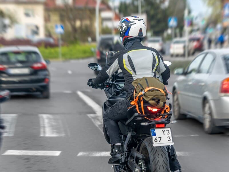 Proposta equipara benefícios de mototaxistas a taxistas. - Magnific