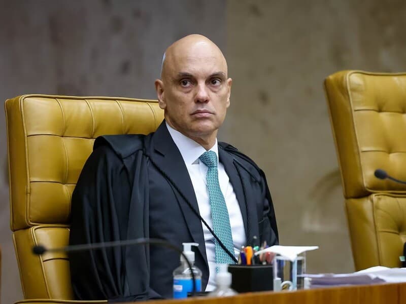 Moraes mantém Bolsonaro em casa, mas veta visitas e atos eleitorais