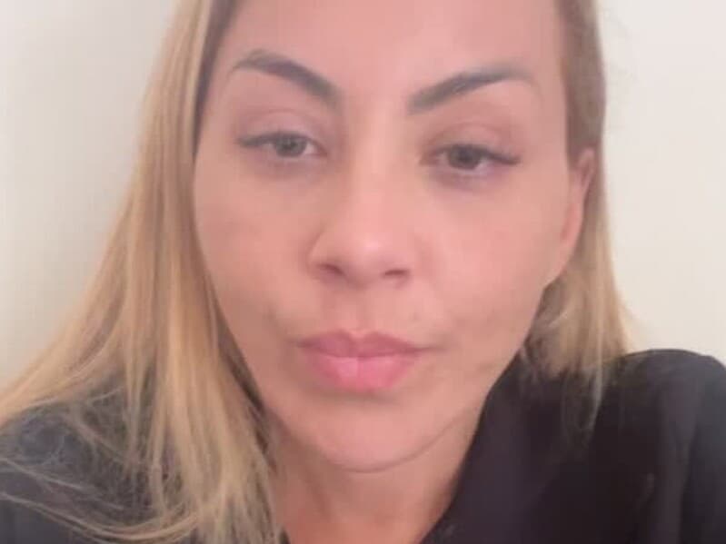 Em novos vídeos, Renata Vieira pediu perdão pela agressão e manteve a versão de que foi atacada primeiro. - Reprodução / Instagram