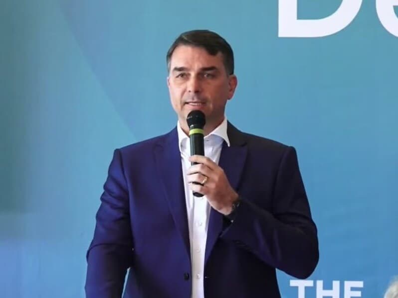 Representação foi protocolada após o senador afirmar que urnas utilizadas no Brasil têm a mesma origem da empresa venezuelana Smartmatic. - Reprodução / Youtube