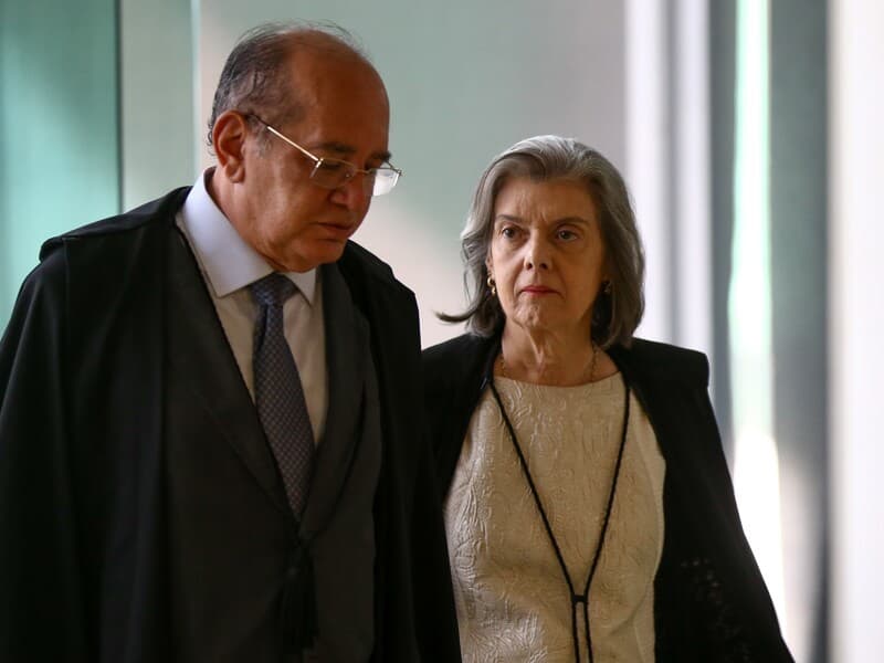 Relatora da ação, Cármen Lúcia votou pela inconstitucionalidade da lei que encurta prazo de inelegibilidade; Gilmar Mendes interrompeu julgamento com pedido de vista. - Pedro Ladeira/Folhapress
