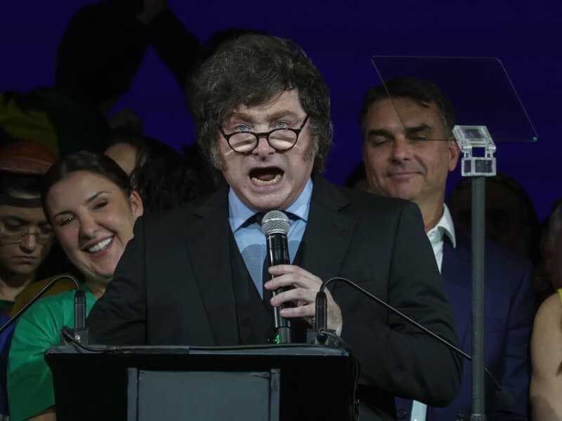Milei chamou Lula de "presidiário" e "ladrão" ao defender campanha presidencial de Flávio Bolsonaro.  - Raul Luciano/AtoPress/Folhapress