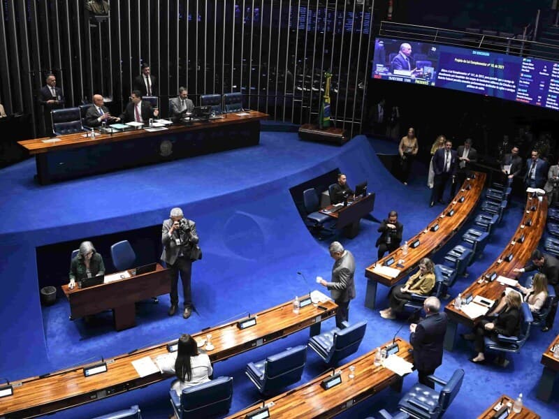 Mandato de 8 anos permite que senadores busquem novos cargos sem perder a vaga.  - Jonas Pereira/Agência Senado