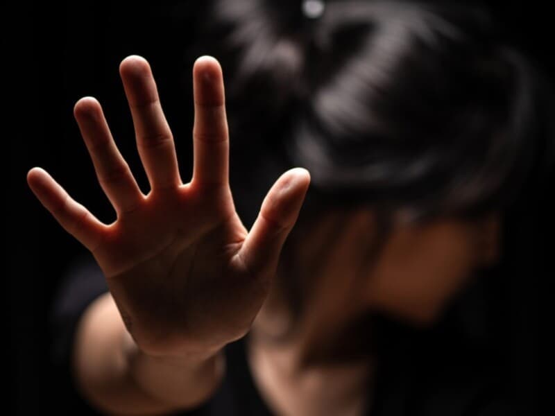 Proposta busca evitar continuidade do trauma deixado pela violência familiar.  - Magnific