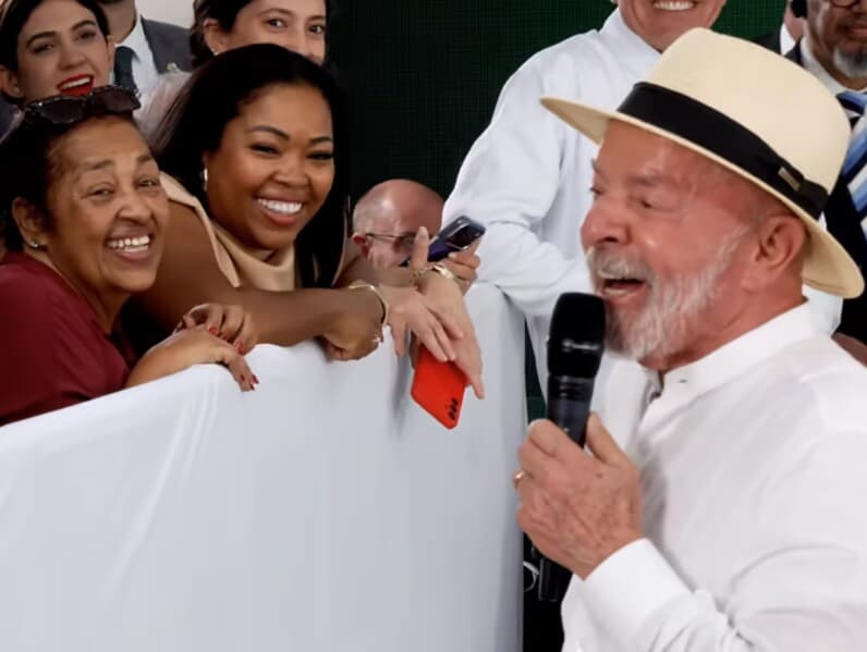 Lula diz que dentadura também aumenta autoestima. - Reprodução/YouTube