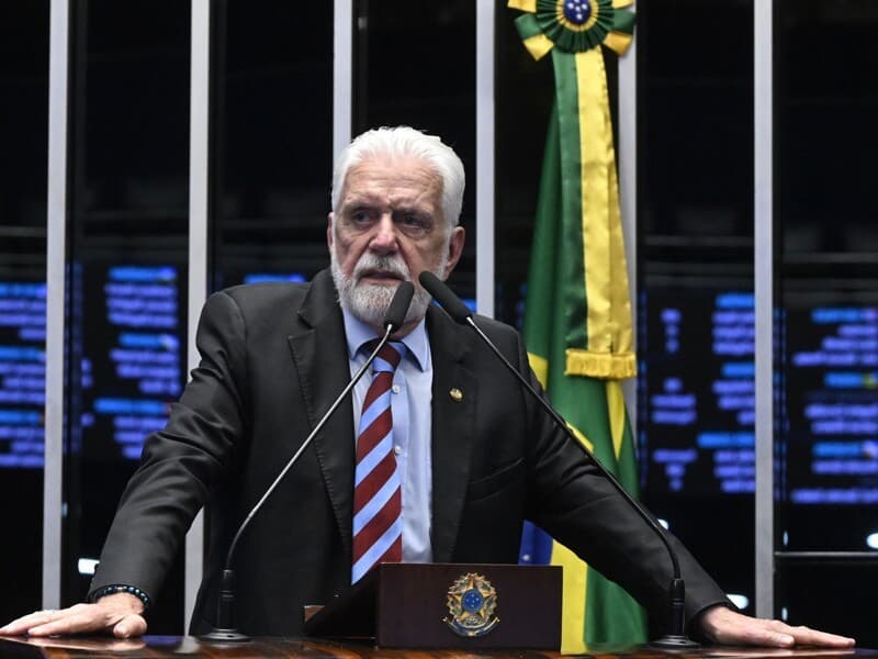 Parlamentar evita comentar o mérito do inquérito, mas afirma que provará inocência e que recebeu respaldo do presidente. - Carlos Moura/Agência Senado