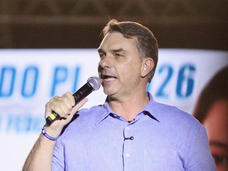Anúncio sucede resposta negativa de todos os partidos convidados a compor a chapa de Flávio Bolsonaro. - Frederico Brasil/Thenews2/Folhapress