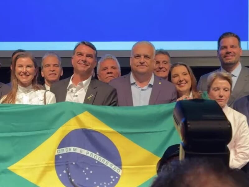 Alfredo Gaspar promete lealdade a Flávio em anúncio. - Reprodução/YouTube
