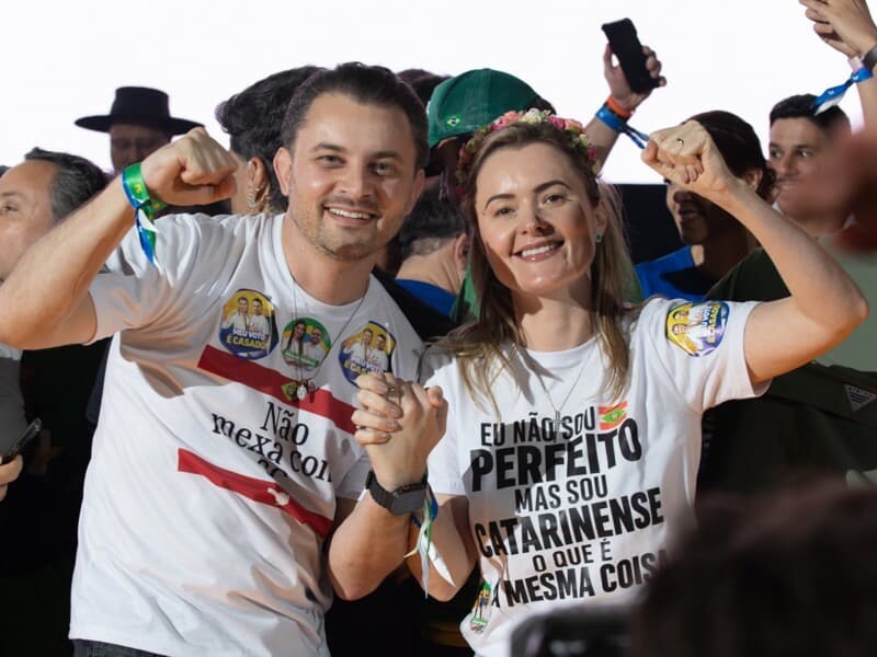 O casal tem explorado publicamente a relação entre vida pessoal e atuação política. - Reprodução / Instagram
