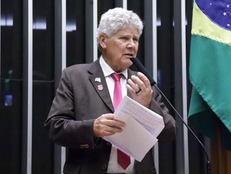 O texto prevê apoio técnico prioritário a municípios com menor capacidade administrativa, além de modelos padronizados para facilitar a elaboração dos projetos exigidos. - Thiago Cristino / Câmara dos Deputados