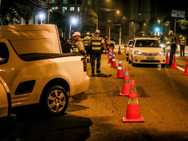 Projeto prevê detenção para motorista que ignorar ordem de parada. - Rubens Cavallari/Folhapress Projeto prevê detenção para motorista que ignorar ordem de parada. - Rubens Cavallari/Folhapress