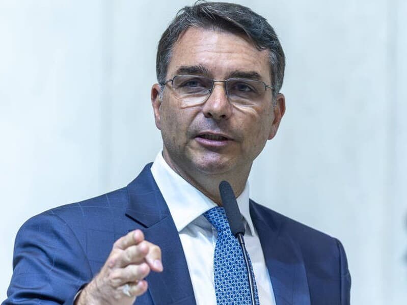 Corte considerou que publicação contra Flávio Bolsonaro tem caráter opinativo e não apresenta, neste momento, elementos suficientes para justificar remoção. - Danilo Verpa / Folhapress