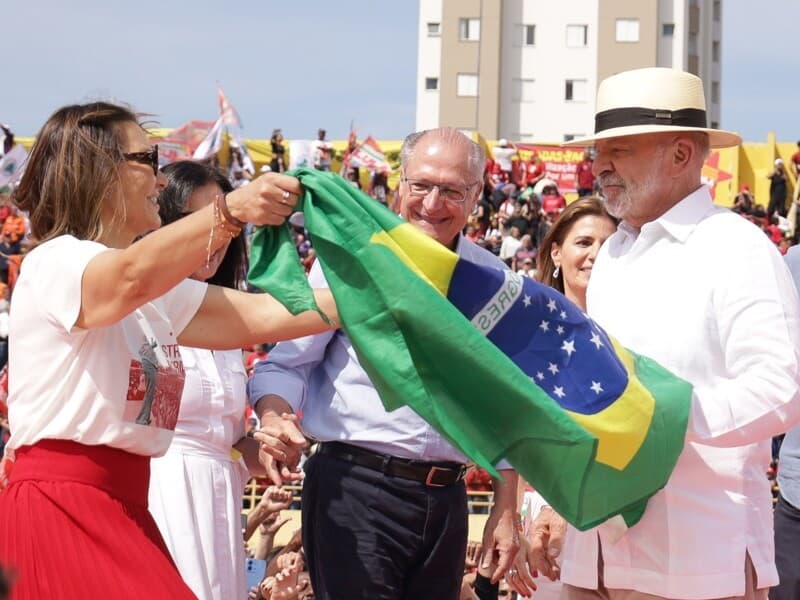 Janja prestou homenagem a dona Marisa durante comício que marcou o primeiro ato de campanha de Lula em São Bernardo do Campo. - Raul Luciano/AtoPress/Folhapress