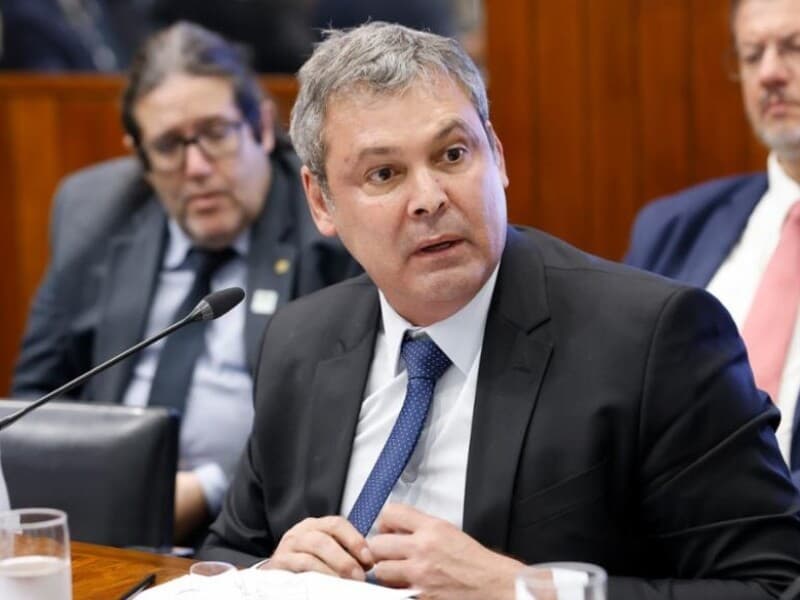 Partido de Flávio Bolsonaro acusou Lindbergh de realizar propaganda eleitoral negativa antecipada.  - Marina Ramos/Câmara dos Deputados