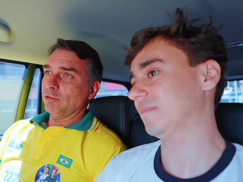 Flávio Bolsonaro e  Nikolas Ferreira. - Reprodução/YouTube