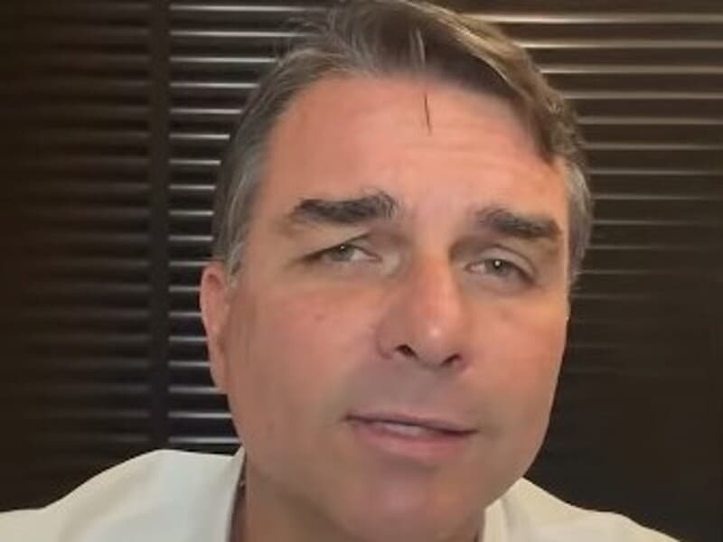 Flávio diz que só quer debater se for com Lula: "é o meu adversário"