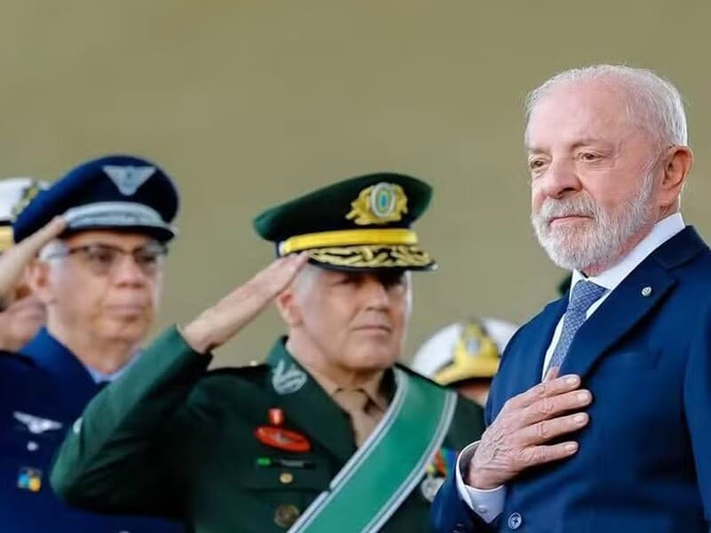 Lula acena aos militares com mais investimentos em eventual quarto governo. - Divulgação