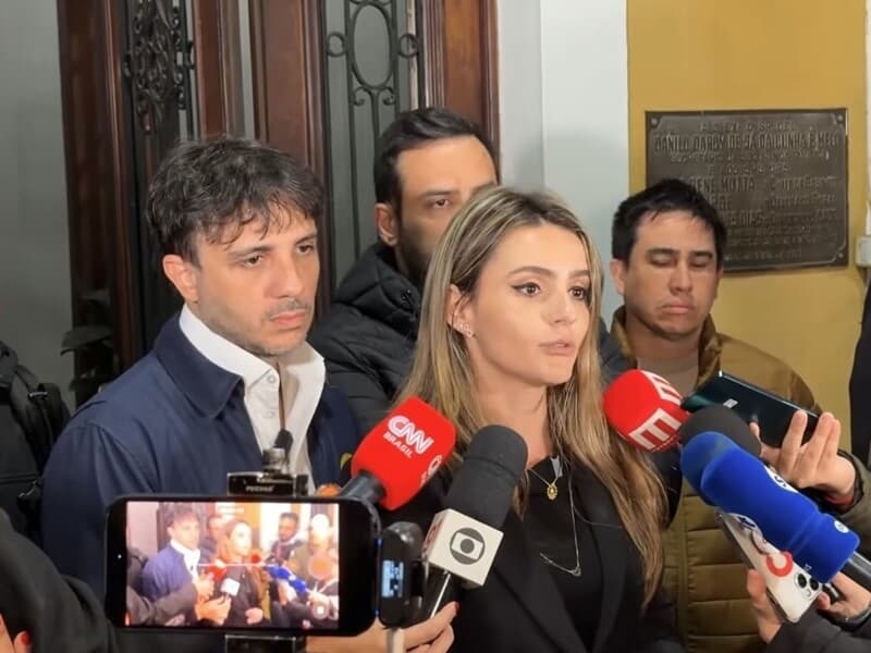Homem foi levado ao 1º Distrito Policial após ser detido no gabinete da parlamentar. - Reprodução / Youtube