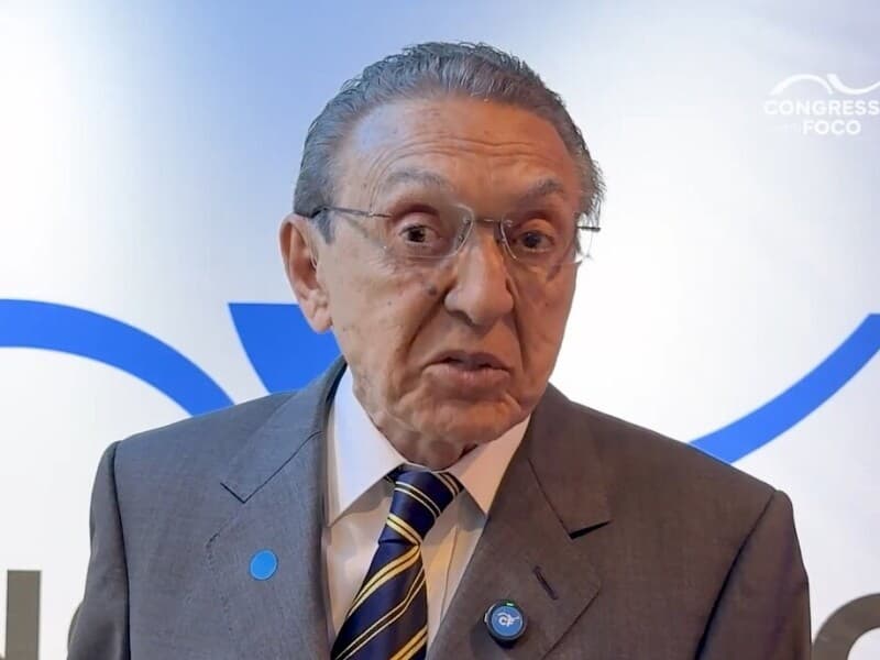 Ex-senador constituinte defende compromisso de congressistas com demandas populares.
 - Reprodução