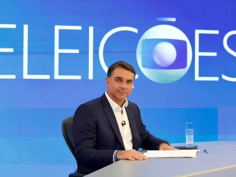 Na Globo, Flávio defende pai, critica Lula e anuncia ministro da Saúde. - TV Globo