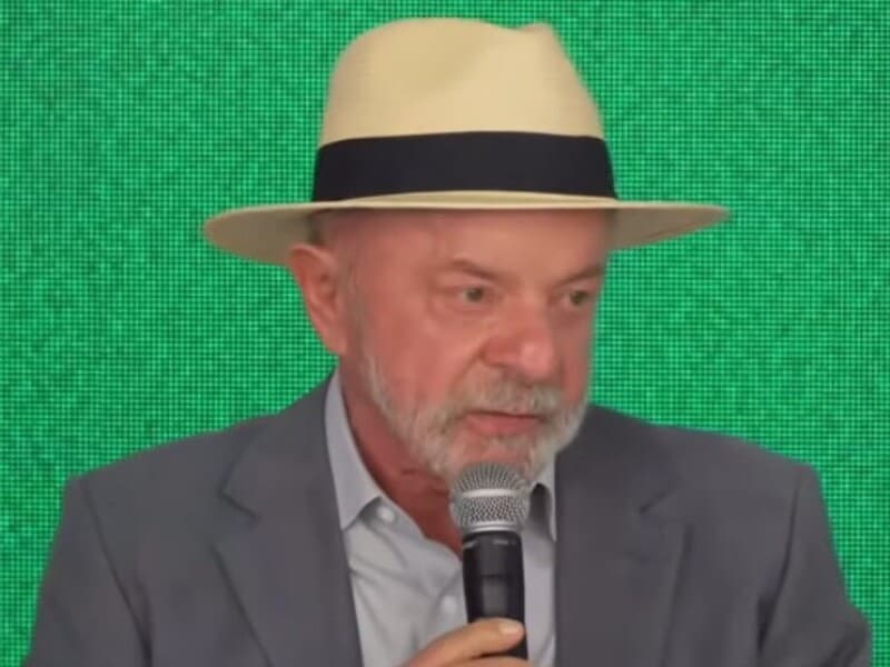 Presidente comentou interesse da primeira-dama durante cerimônia de assinatura de decreto contra cambismo digital. - Reprodução