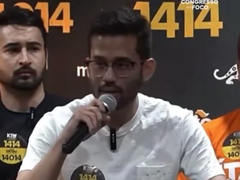 Parlamentar afirmou que a segurança da PF tem sido fundamental para proteger Renan durante a eleição. - Reprodução / Youtube Parlamentar afirmou que a segurança da PF tem sido fundamental para proteger Renan durante a eleição. - Reprodução / Youtube