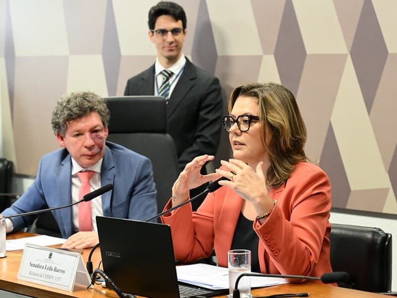 Reginaldo Lopes e Leila Barros, presidente e relatora da comissão mista da MP das Blusinhas. - Edilson Rodrigues/Agência Senado
