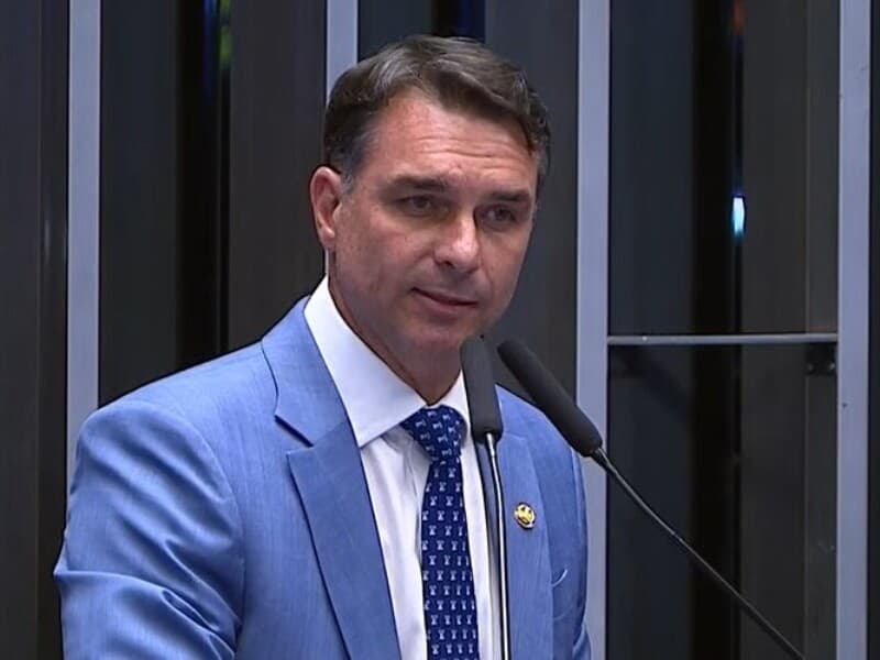 Senador cobra abertura imediata de processo contra ministro após divulgação de relatório da Polícia Federal.
 - TV Senado/Reprodução