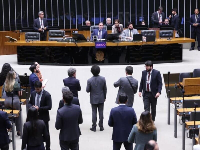 Câmara aprova MP do fim da taxa das blusinhas; texto vai ao Senado