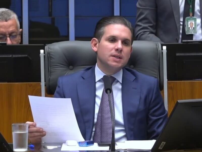 Presidente da Câmara destaca que fim da cobrança reduz peso dos impostos sobre famílias de menor renda.
 - TV Câmara/Reprodução