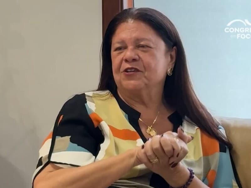 Deputada afirma que articulação dentro de casa ajuda a ampliar apoio masculino a pautas de proteção às mulheres no Congresso Nacional. - Congresso em Foco