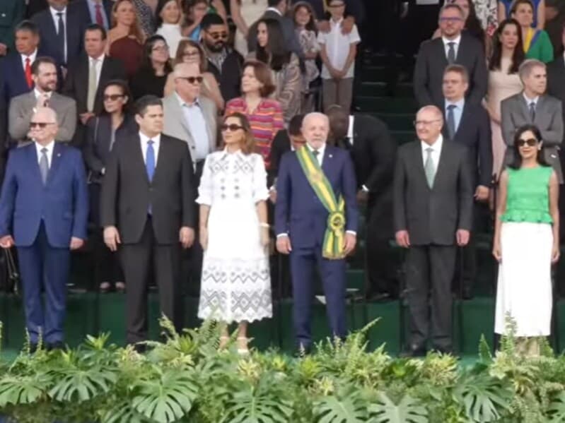 Fachin, Alcolumbre, Alckmin e Hugo Motta foram as principais autoridades presentes ao desfile do 7 de Setembro com o presidente Lula. - Reprodução/Youtube