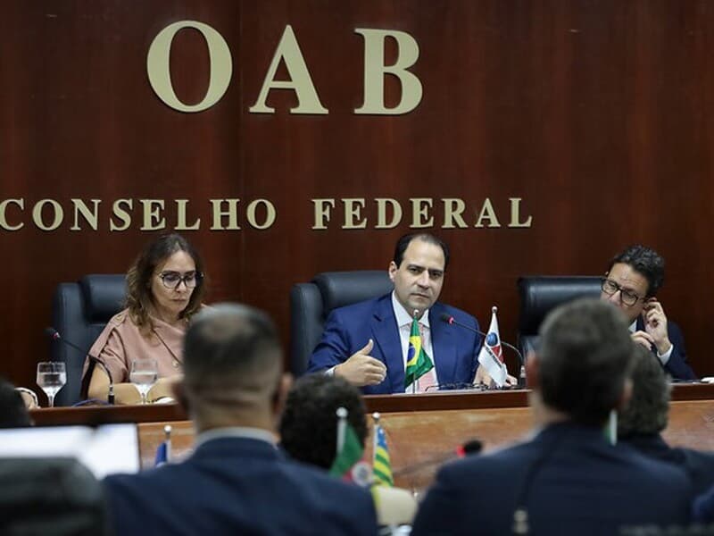 Reunião foi convocada pelo presidente do Conselho Federal, Beto Simonetti, ao centro na imagem. - Raul Spinassé/CFOAB