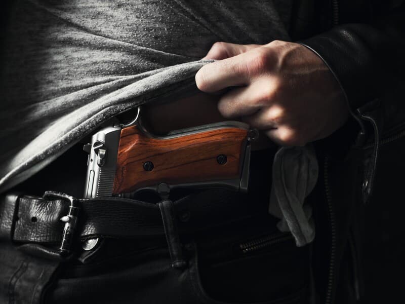 Agentes com porte funcional podem ter embarque armado ampliado. - Magnific