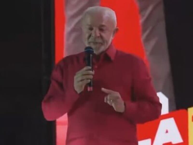 Em ato de campanha, Lula acusou adversários de submissão aos Estados Unidos. - Reprodução / X Em ato de campanha, Lula acusou adversários de submissão aos Estados Unidos. - Reprodução / X