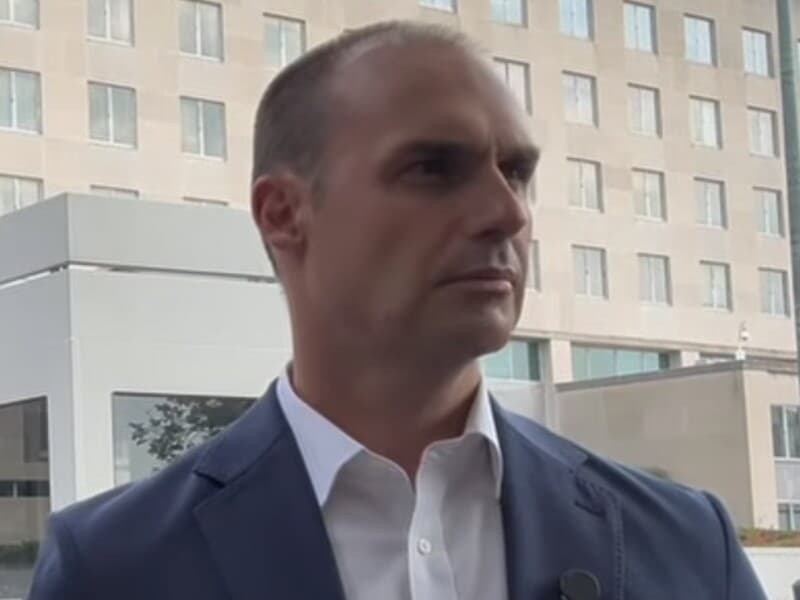 Eduardo diz que os EUA podem intervir caso STF "não reconheça" eleição de Flávio. - Reprodução/YouTube