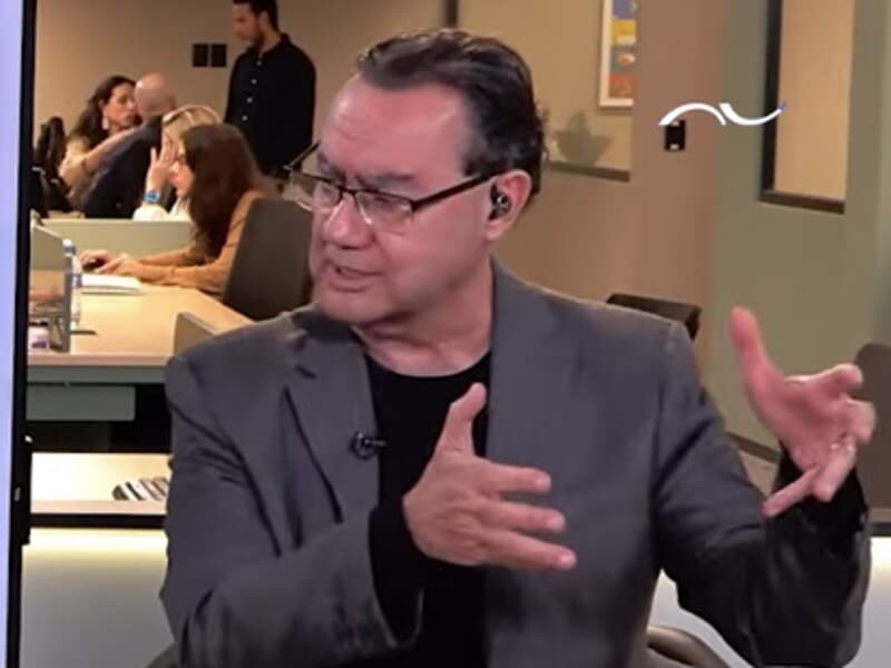 Cury diz que Lula vai "destruir" Flávio no 2º turno: "se o pai perdeu, o filho também vai". - Reprodução Cury diz que Lula vai "destruir" Flávio no 2º turno: "se o pai perdeu, o filho também vai". - Reprodução