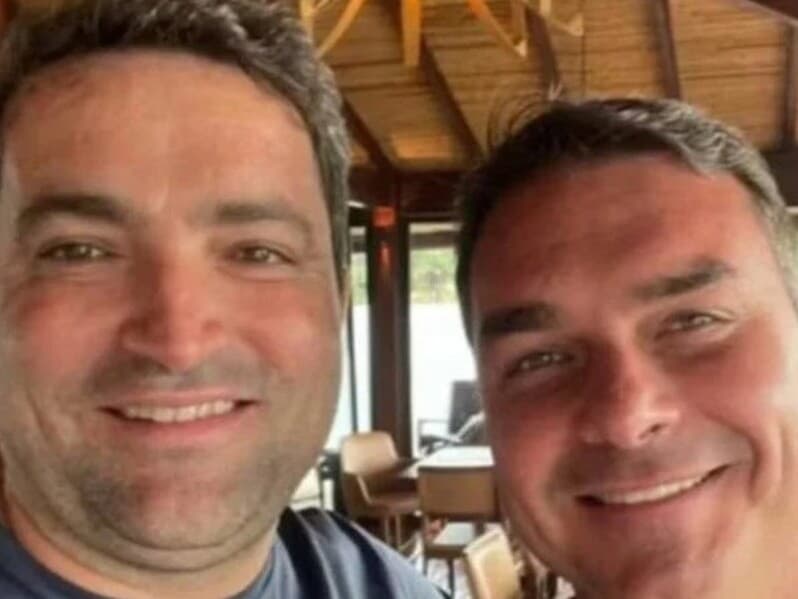 Flávio e o amigo Willer Tomaz, alvo da PF em operação sobre desvios de aposentadorias. - Reprodução Flávio e o amigo Willer Tomaz, alvo da PF em operação sobre desvios de aposentadorias. - Reprodução