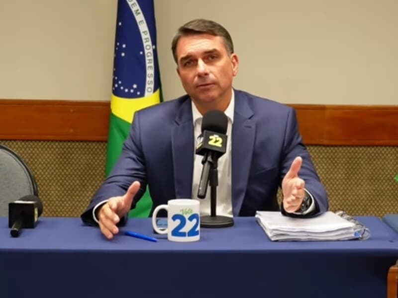 AO VIVO: Flávio faz live - Reprodução/Youtube