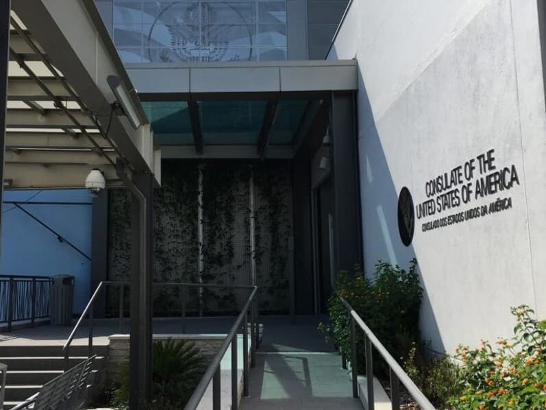 Consulado dos Estados Unidos em Porto Alegre é um dos atingidos pela suspensão dos serviços. - Reprodução/Embaixada dos EUA Consulado dos Estados Unidos em Porto Alegre é um dos atingidos pela suspensão dos serviços. - Reprodução/Embaixada dos EUA
