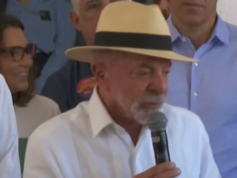 Lula cita 13 ao falar com imprensa após votar. - Reprodução/CNN