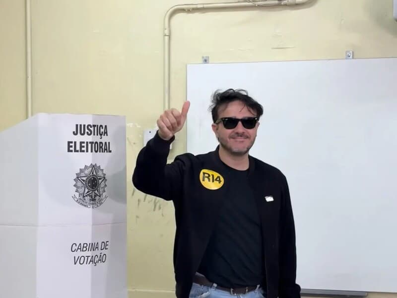 Renan vota em SP. - Divulgação