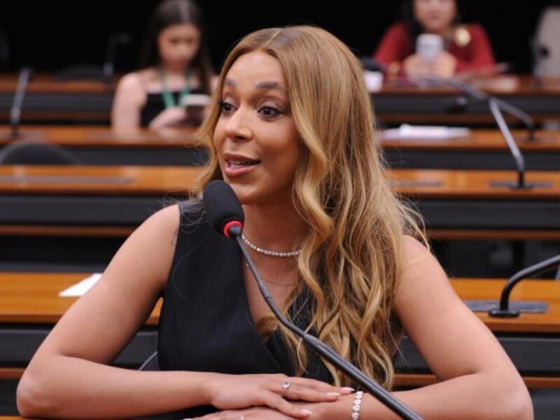 Erika Hilton registrou ocorrência e reforçou sua proteção após ameaça por e-mail. - Renato Araújo / Câmara dos Deputados