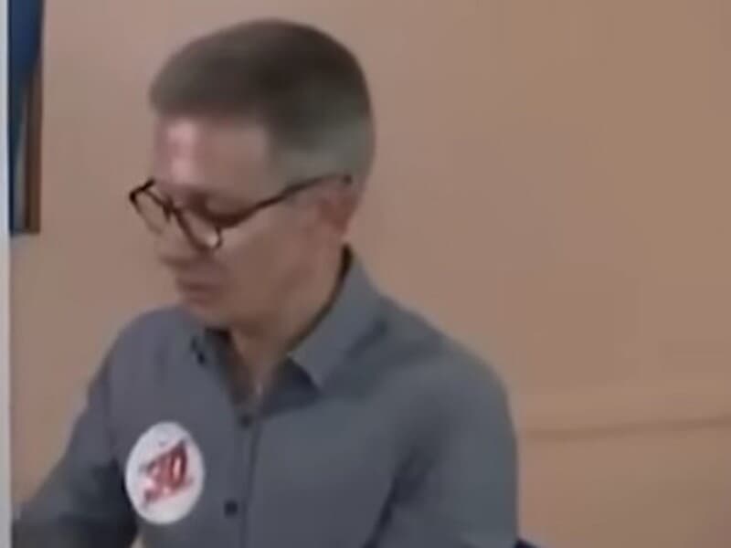 Zema levou o celular à cabine de votação em Araxá, Minas Gerais. - Reprodução / Youtube