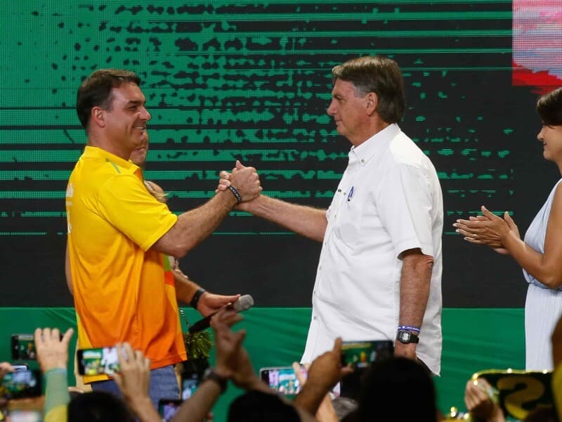 Flávio Bolsonaro terminou o primeiro turno das eleições em posição de liderança.
 - Pedro Ladeira/Folhapress