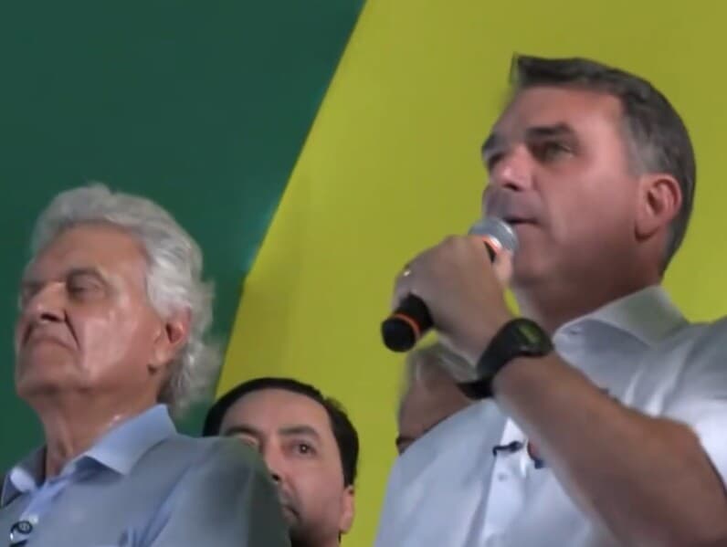 Declarações foram dadas por Flávio em discurso em Goiânia, onde recebeu apoio de Ronaldo Caiado, candidato a presidente derrotado no primeiro turno. - Reprodução/Youtube