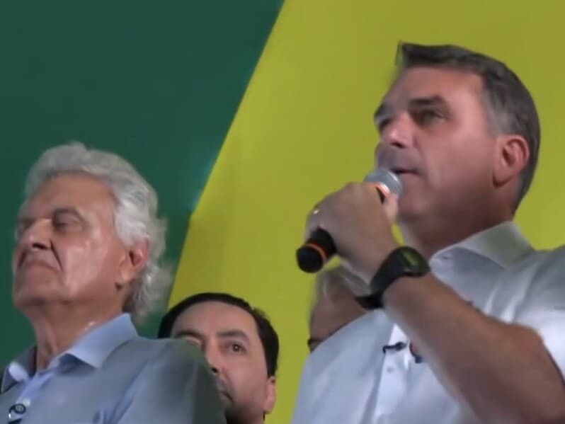 Declarações foram dadas por Flávio em discurso em Goiânia, onde recebeu apoio de Ronaldo Caiado, candidato a presidente derrotado no primeiro turno. - Reprodução/Youtube